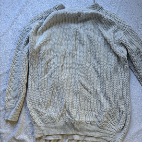 Uniqlo women’s white V-Neck cable knit Sweater - Picture 3 of 4